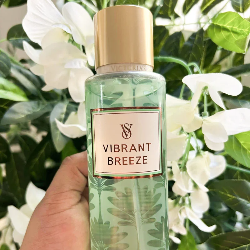 VICTORIA’S SECRET – Vibrant Breeze Brume Parfumée 3 VICTORIA’S SECRET – Vibrant Breeze Brume Parfumée
