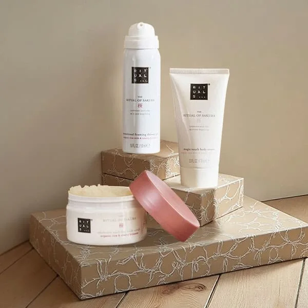 RITUALS - The Ritual Of Sakura 3 Renewing Bestsellers Coffret Corps & Bain 3 RITUALS - The Ritual Of Sakura 3 Renewing Bestsellers Coffret Corps & Bain