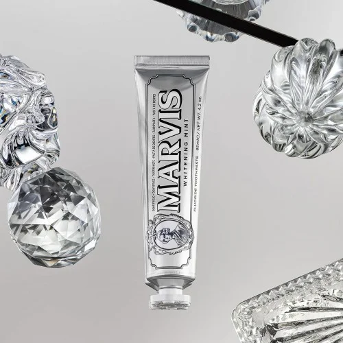 MARVIS-Whitening-Mint-Dentifrice-Blanchissant-a-la-Menthe-85ml-1.webp