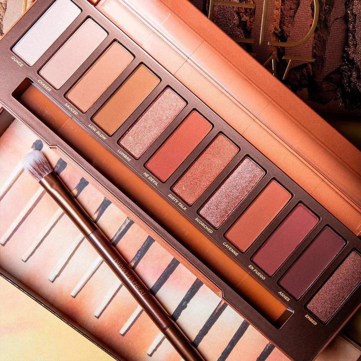 URBAN-DECAY-Naked-Heat-Palette-Fards-a-Paupieres-1.webp