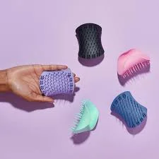 TANGLE TEEZER – Wet and Dry Exfoliant & Masseur pour le Cuir Chevelu Violet 4