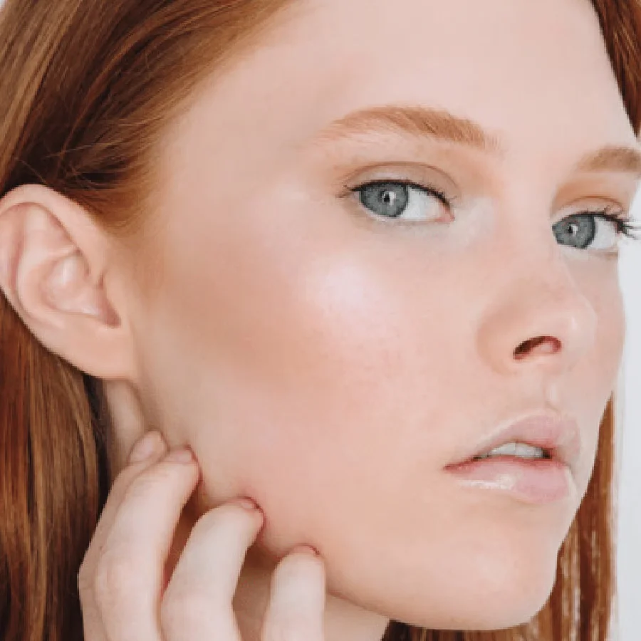 THE BALM - Cindy-Lou Manizer Highlighter Enlumineur 2